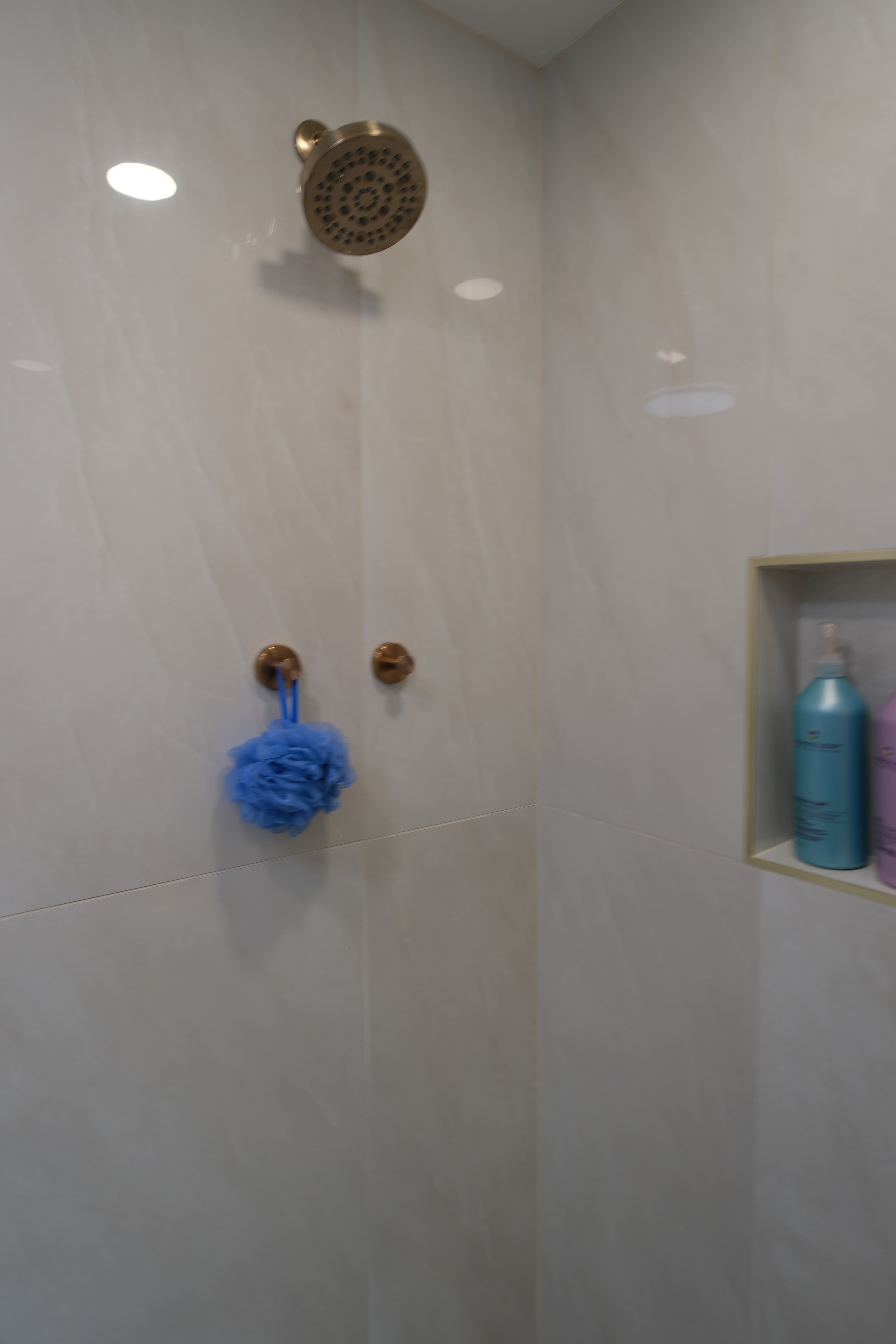 Safe walk-in bathtub for seniors in Austin